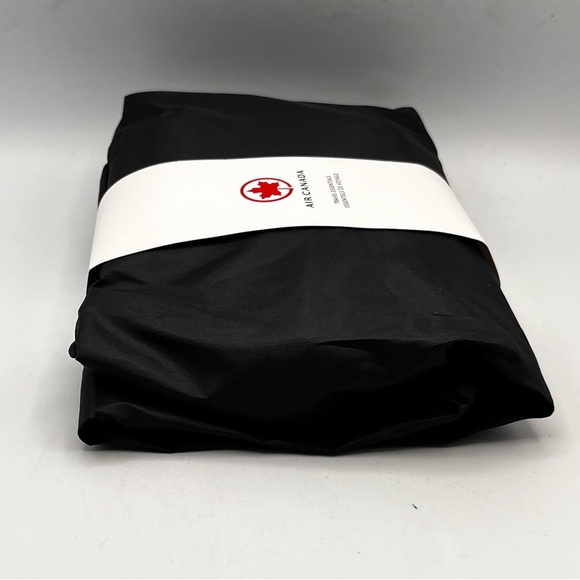BRAND NEW AIR CANADA REUSABLE TOTE WITH TRAVEL ESSENTIALS - Picture 4 of 4
